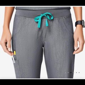 FIGS Women’s Kade Cargo Pants